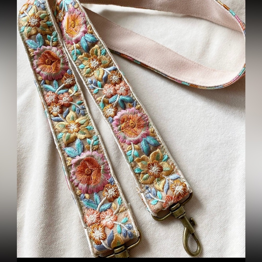Beautiful embroidered purse strap brand new